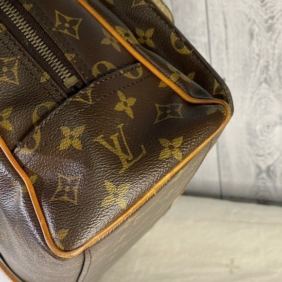 โSOLDโ LOUIS VUITTON manhattan in monogram - Picture 9 of 17
